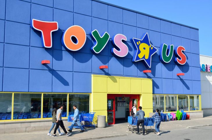 Toys R Us - Store - Outside