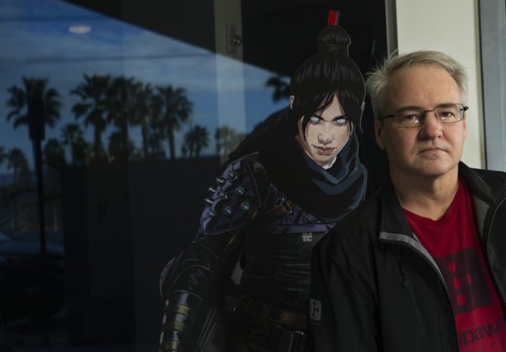 Vince Zampella next to a figure of “Apex Legends”